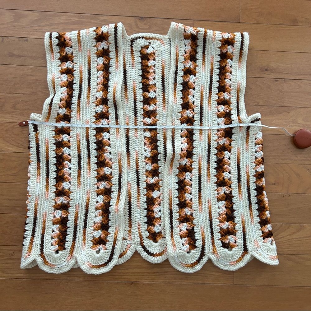 Crochet Sweater Vest Hippie Retro Grannycore Scallop Edge Oversized Handmade - Picture 3 of 10